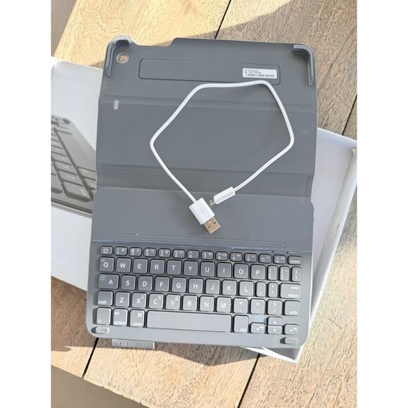 logitech ultrathin keyboard iPad mini - Picture 2 of 4